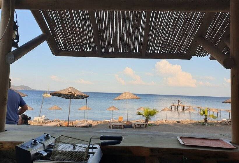 בית מלון כפרי Assos Batik Iskele Beach