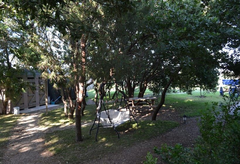 בית מלון כפרי Assos Batik Iskele Beach