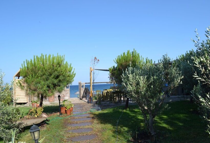 בית מלון כפרי Assos Batik Iskele Beach