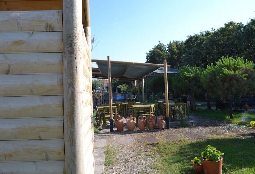 בית מלון כפרי Assos Batik Iskele Beach