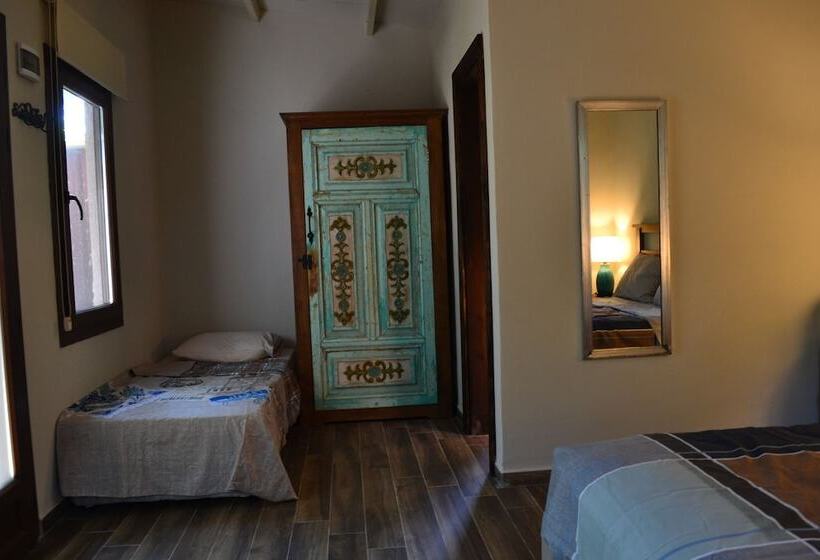 בית מלון כפרי Assos Batik Iskele Beach