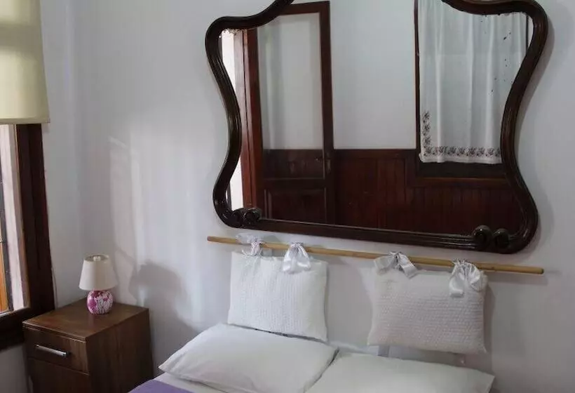 ホテル Saatli Konak Pansiyon