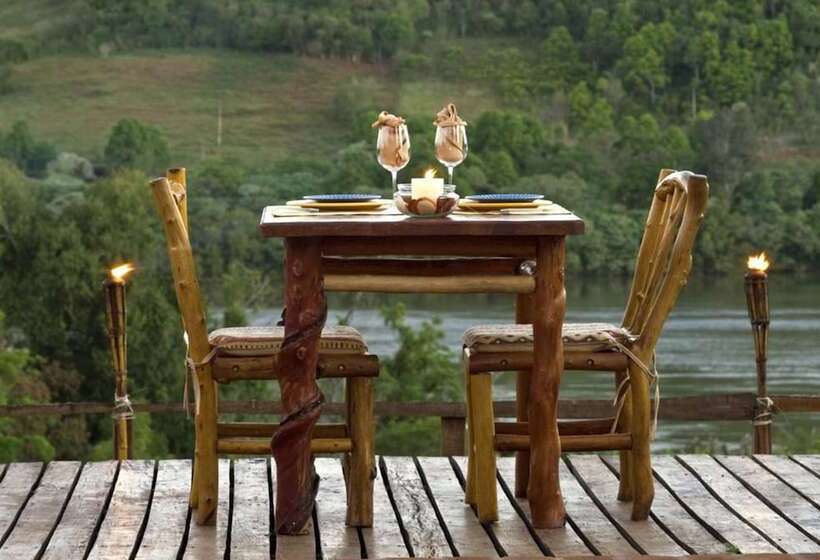 هتل Yacaratia Lodge