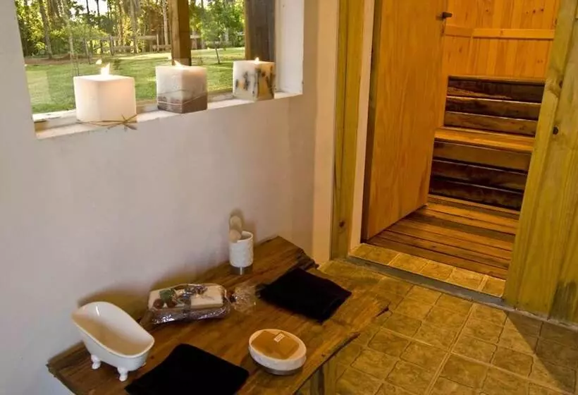ホテル Yacaratia Lodge