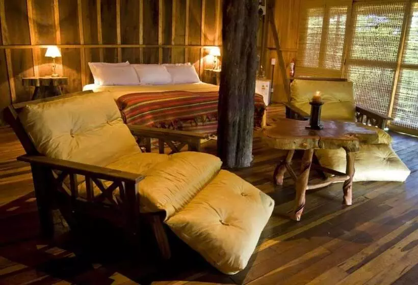 ホテル Yacaratia Lodge