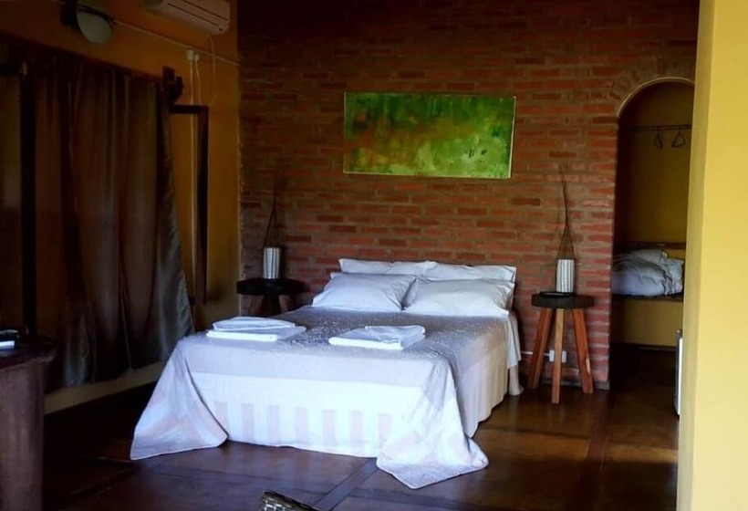 هتل Yacaratia Lodge