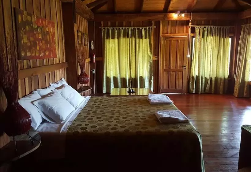 ホテル Yacaratia Lodge