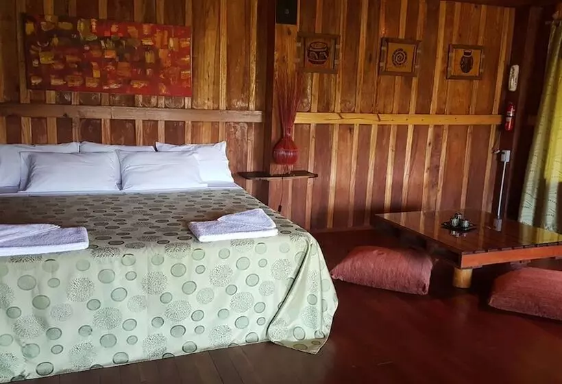 ホテル Yacaratia Lodge