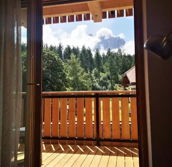 Garni   Hotel Am Burghuegel