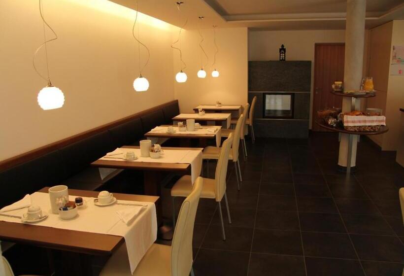 Garni   Hotel Am Burghuegel