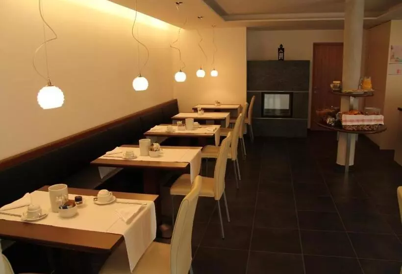 Garni   Hotel Am Burghuegel