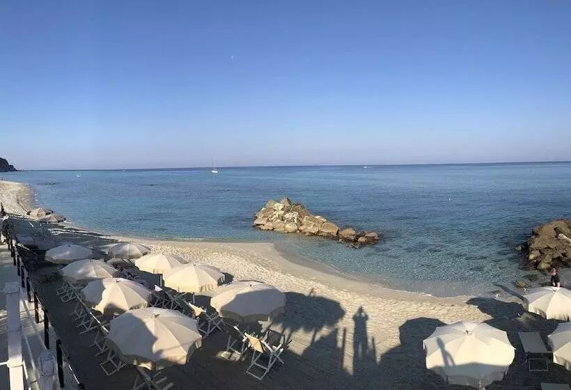 هتل Baia Del Godano Resort & Spa