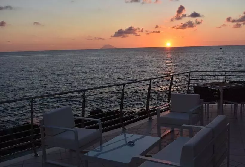 هتل Baia Del Godano Resort & Spa