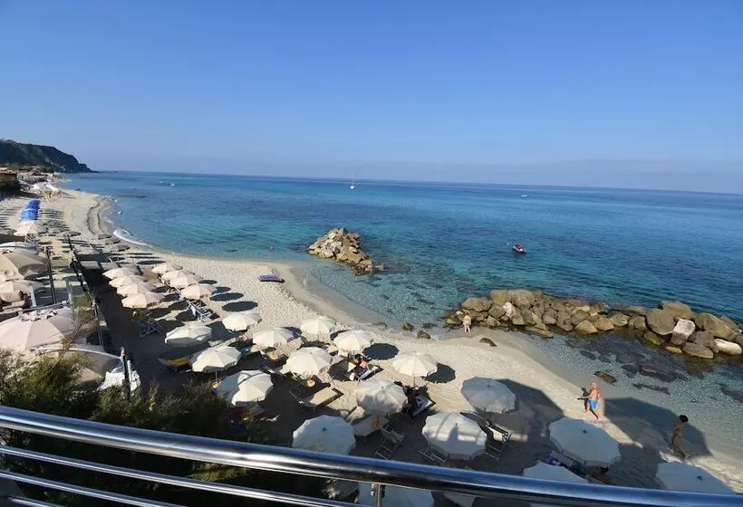 هتل Baia Del Godano Resort & Spa