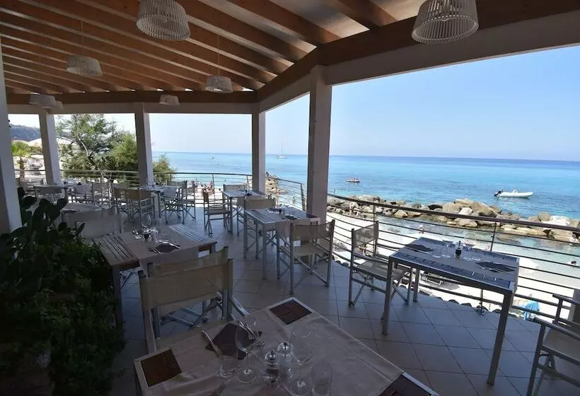 هتل Baia Del Godano Resort & Spa