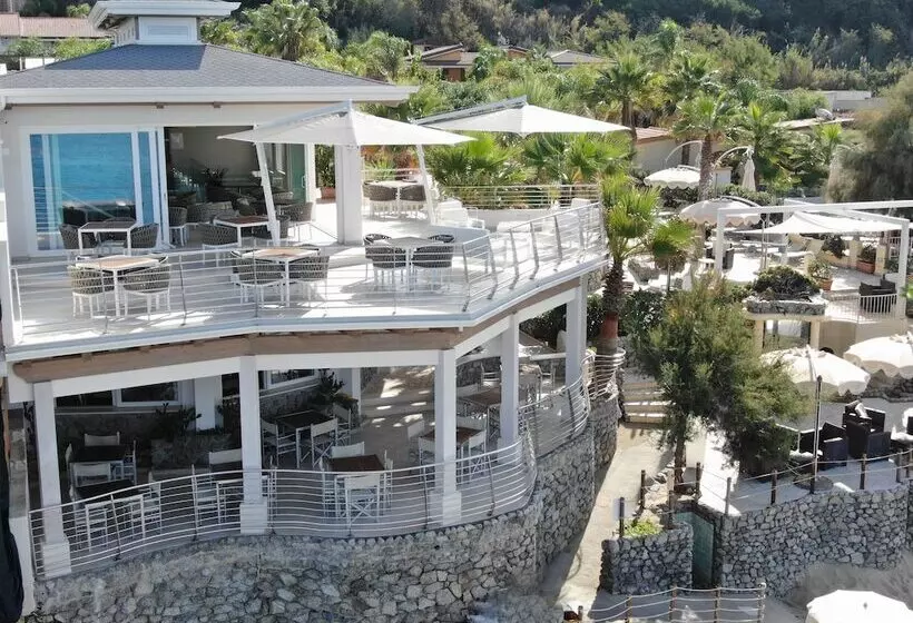 هتل Baia Del Godano Resort & Spa