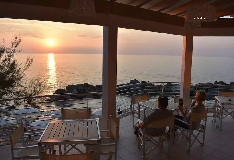 هتل Baia Del Godano Resort & Spa