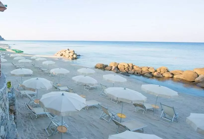 هتل Baia Del Godano Resort & Spa