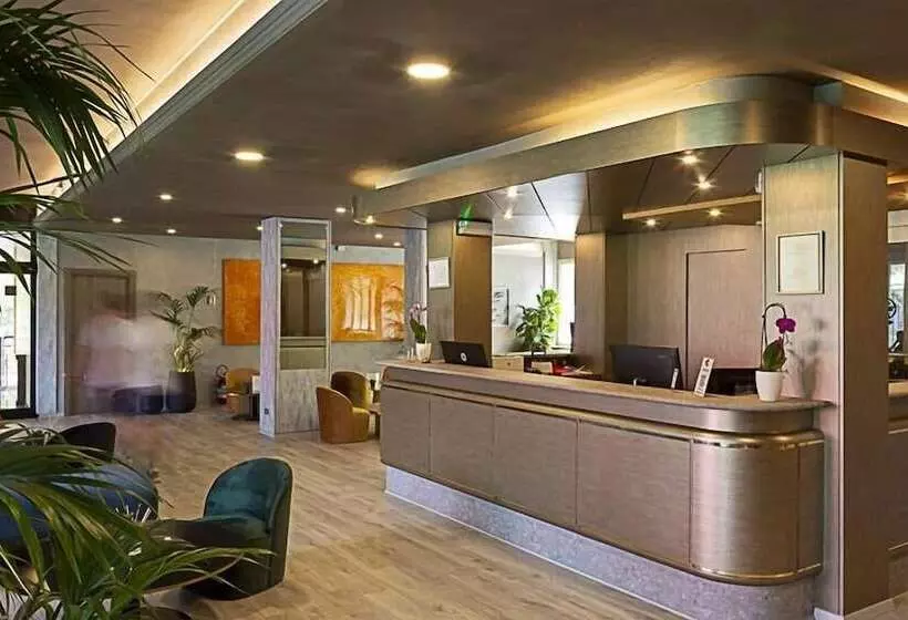 בית מלון כפרי Embassy