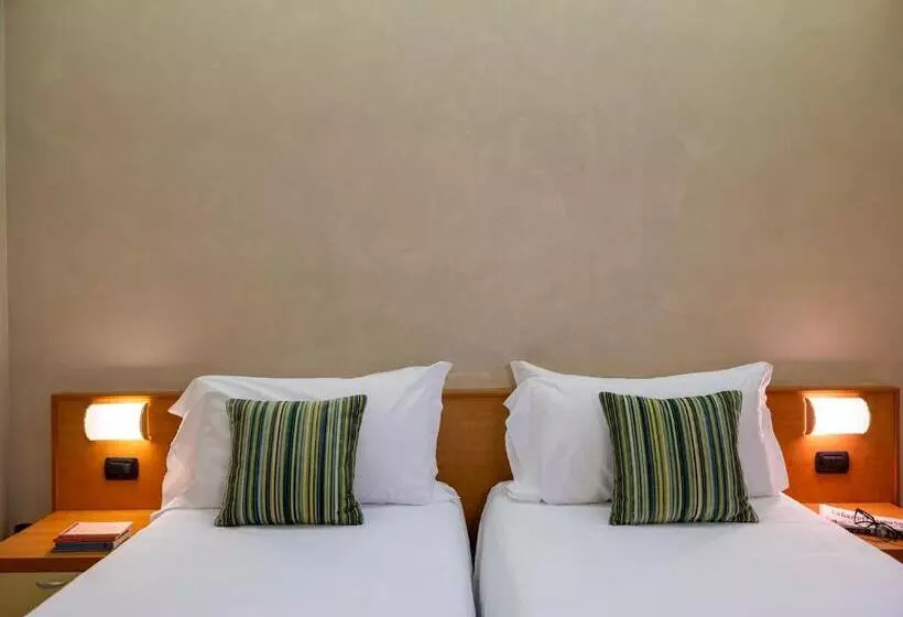 בית מלון כפרי Embassy