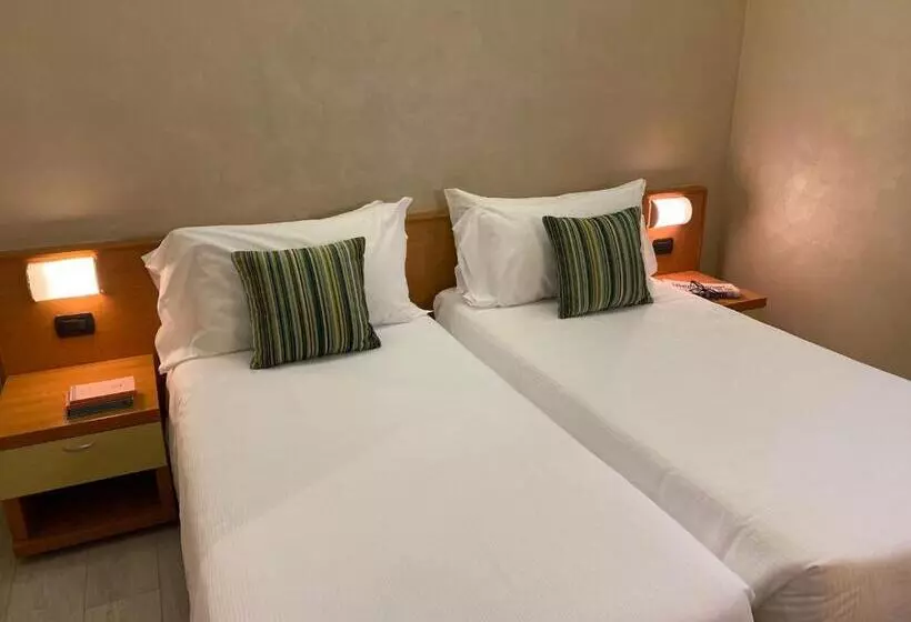 בית מלון כפרי Embassy