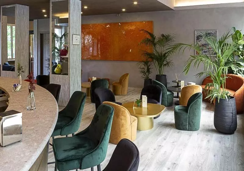 Hotel Embassy