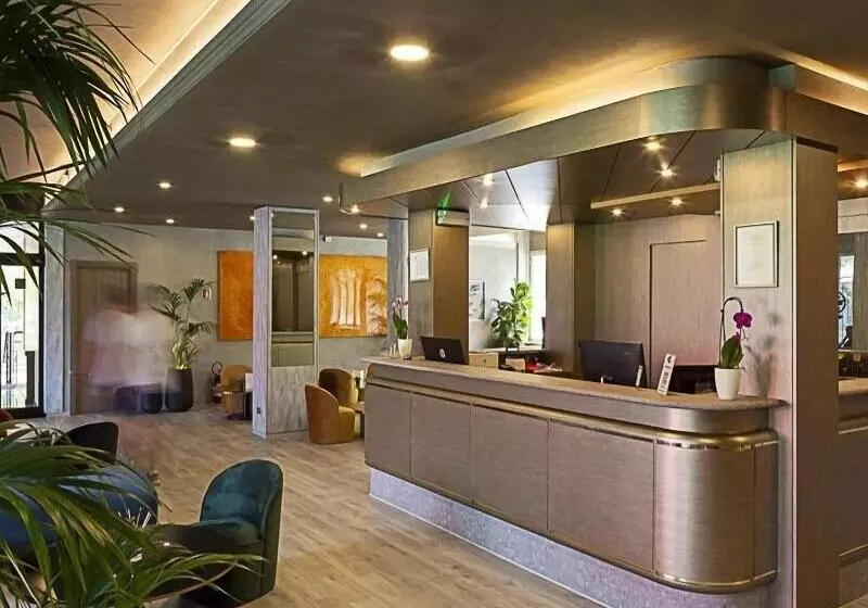 Hotel Embassy