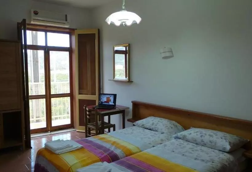 Отель Pensione 4 Stagioni