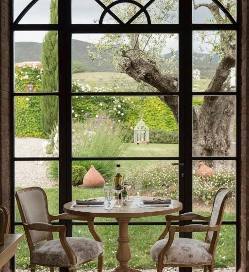 Отель Relais Sant Elena