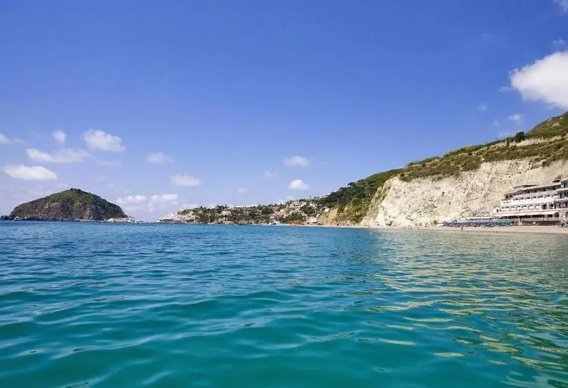 Отель Vittorio Beach Resort