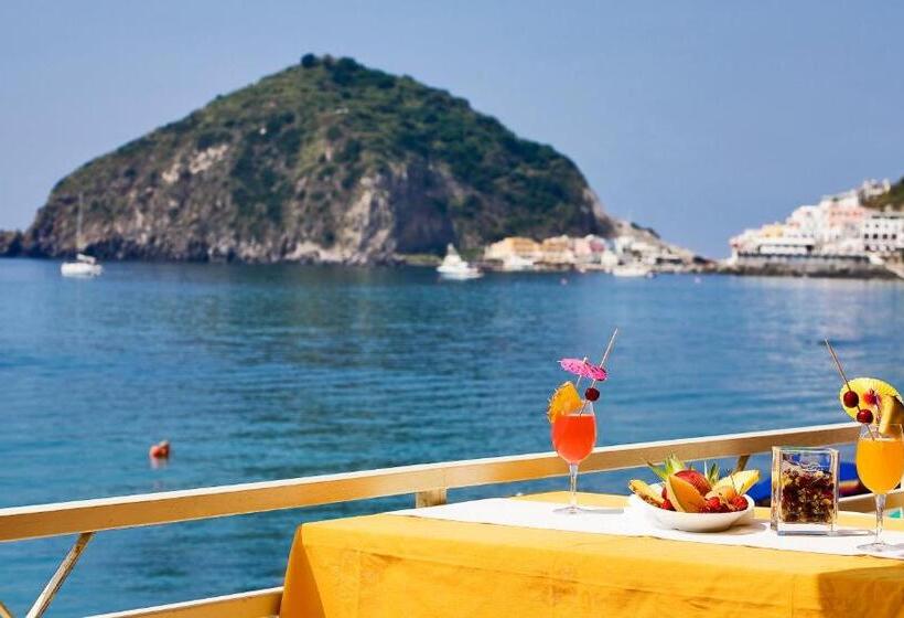 Отель Vittorio Beach Resort