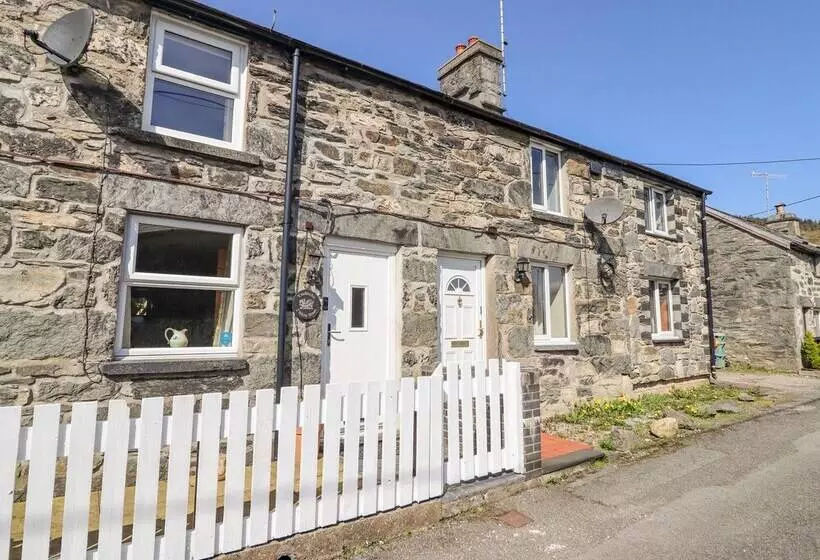 2 White Street