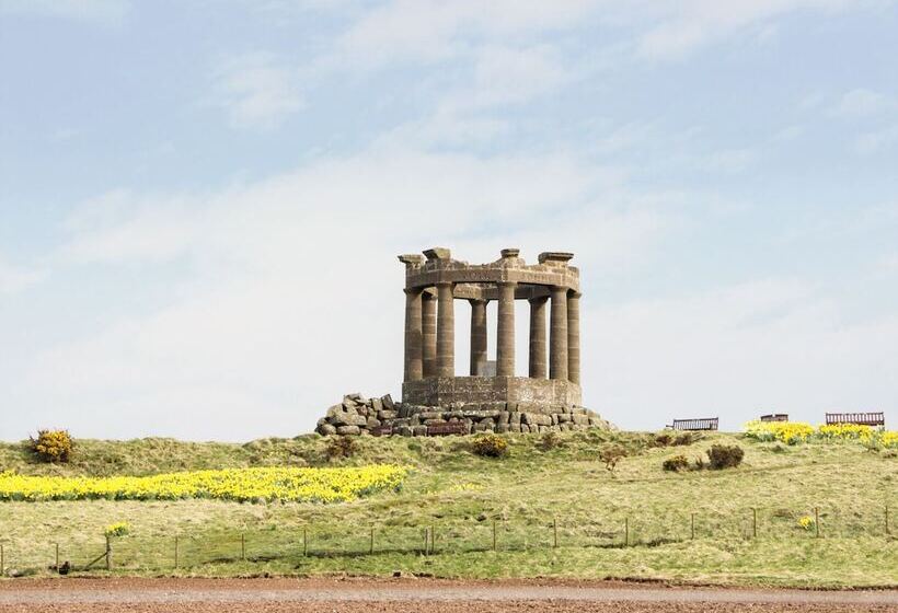 Dunnottar Woods House