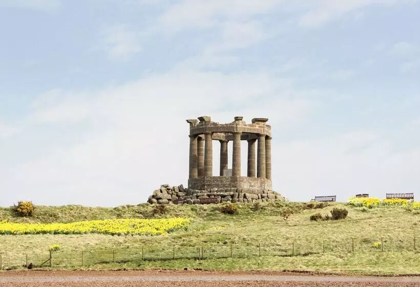 Dunnottar Woods House