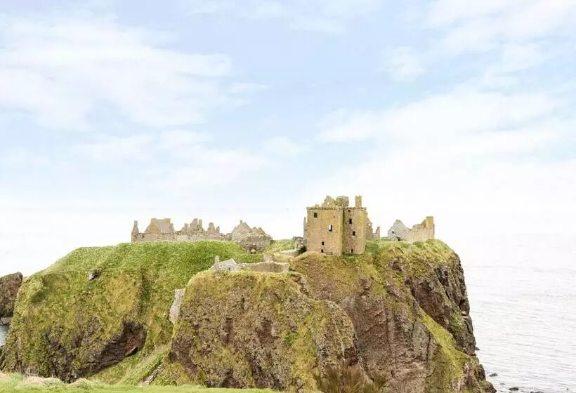 Dunnottar Woods House