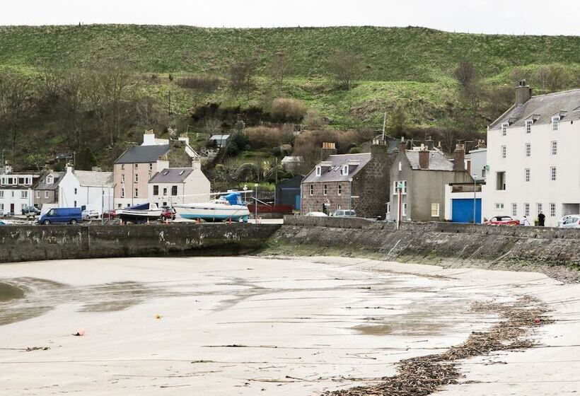 Dunnottar Woods House