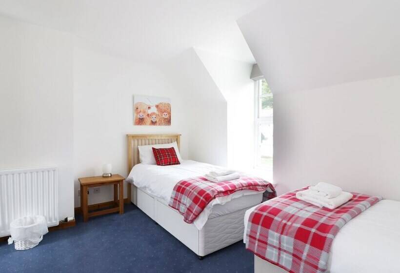 Dunnottar Woods House