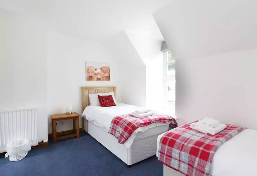 Dunnottar Woods House