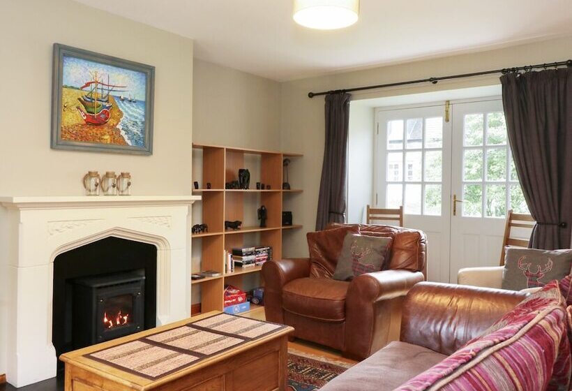 Dunnottar Woods House