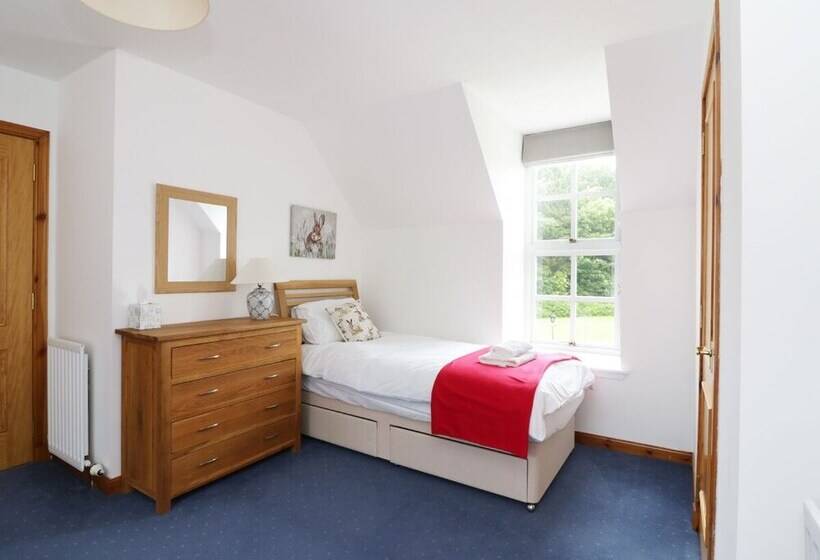 Dunnottar Woods House