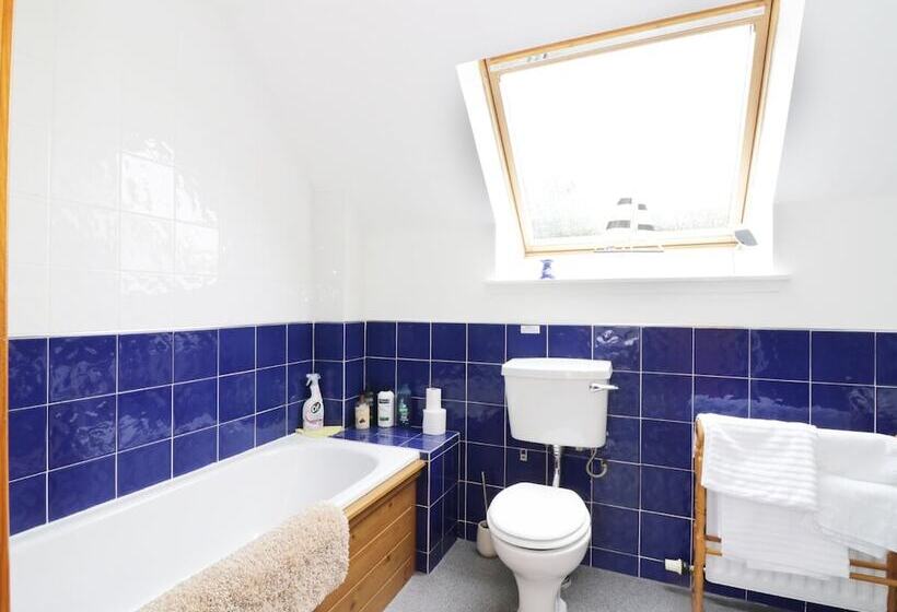 Dunnottar Woods House