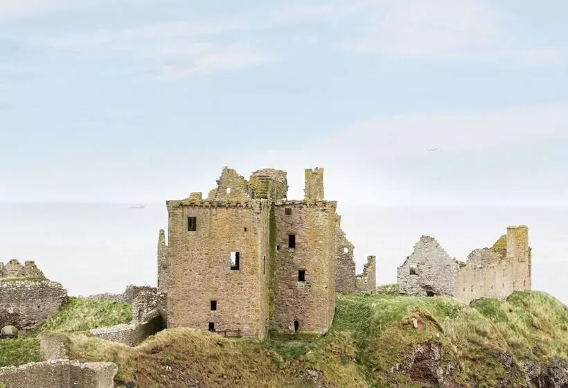 Dunnottar Woods House