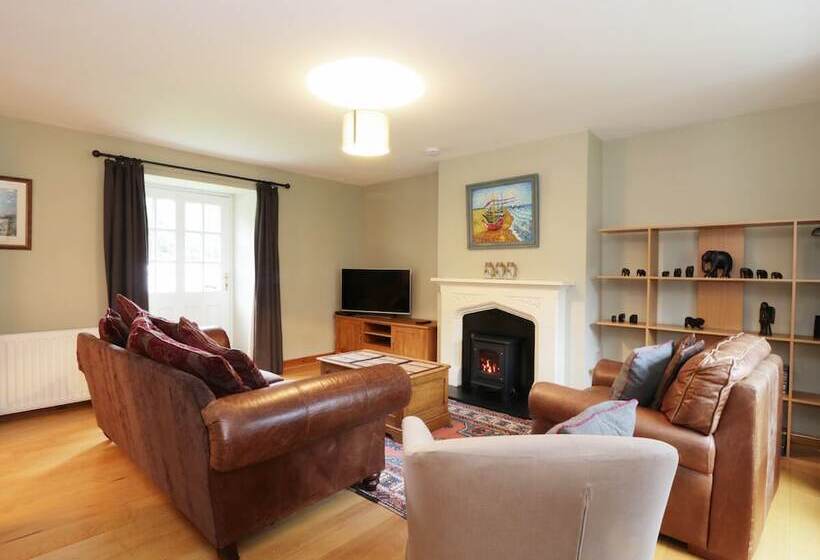 Dunnottar Woods House