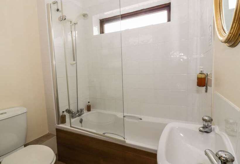 The Lodge Off High Street