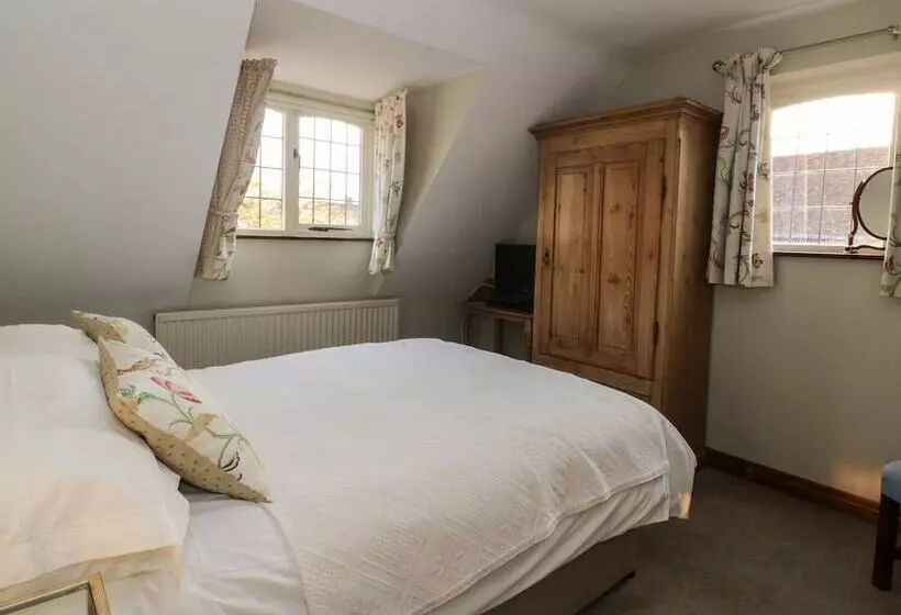 The Lodge Off High Street