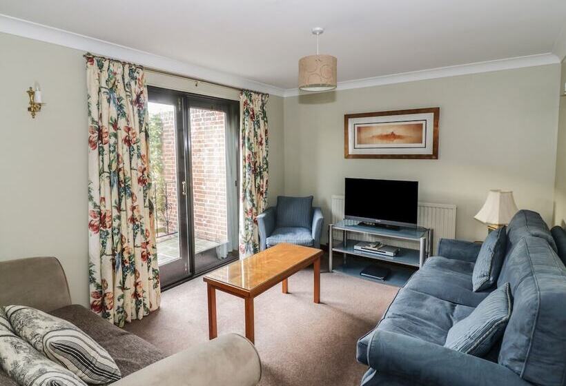 The Lodge Off High Street