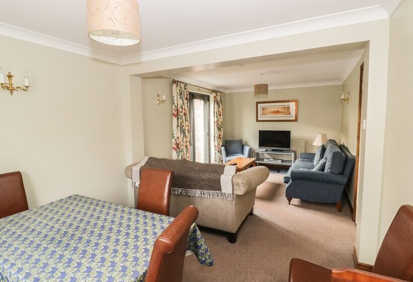 The Lodge Off High Street