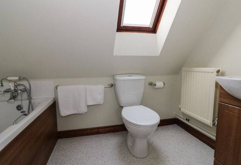 The Lodge Off High Street