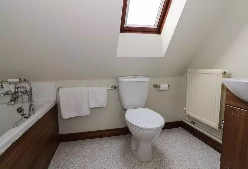 The Lodge Off High Street