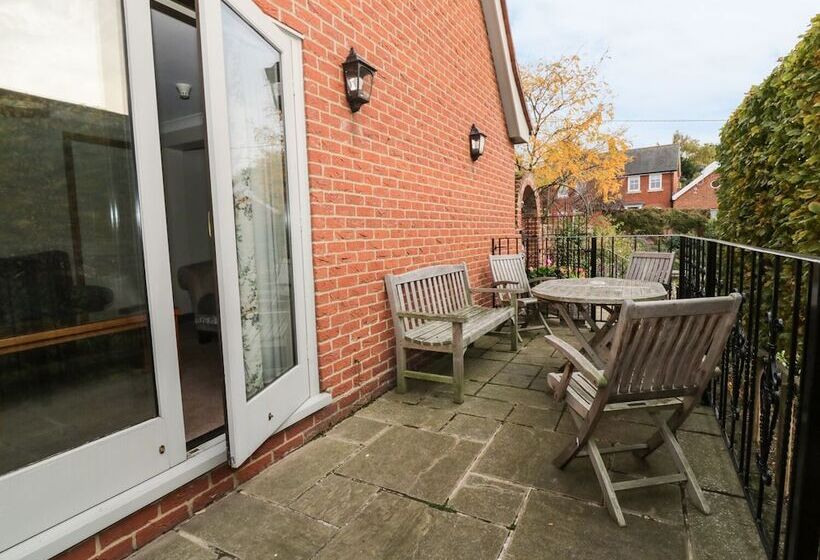 The Lodge Off High Street